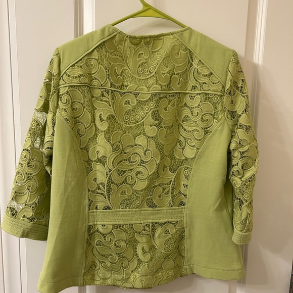 Elegant Green Blazer with Floral Lace Overlay - Picture 5 of 6